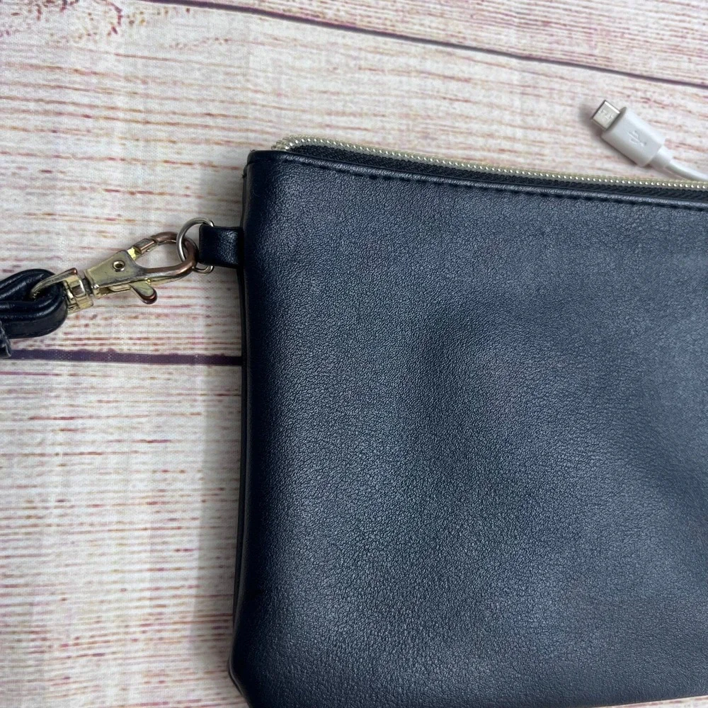 Jones New‎ York Wristlet Bundle OS Black Patent Pebbled Charging USB Pouches